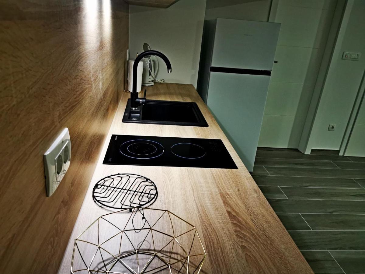 Golden - Self Check In Apartment โอซีเยก ภายนอก รูปภาพ