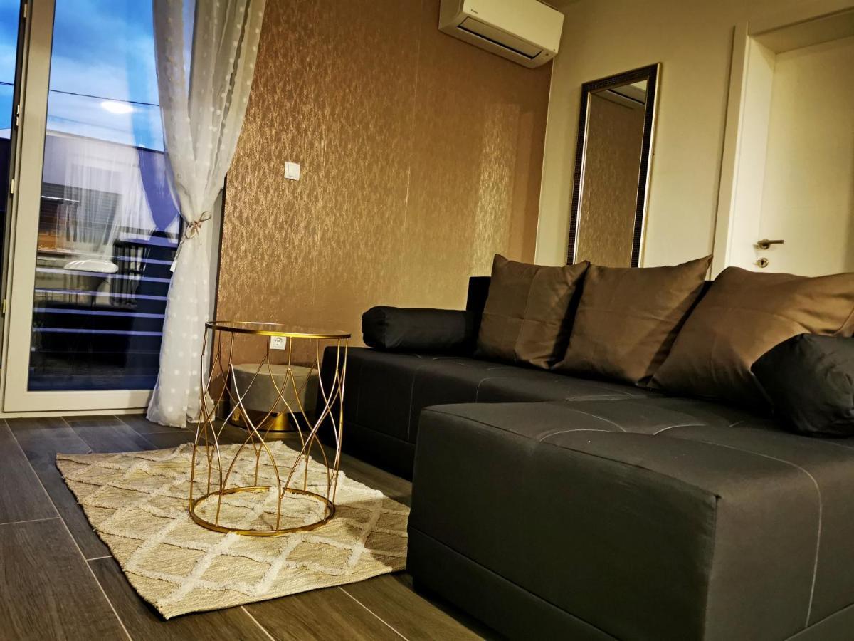 Golden - Self Check In Apartment โอซีเยก ภายนอก รูปภาพ