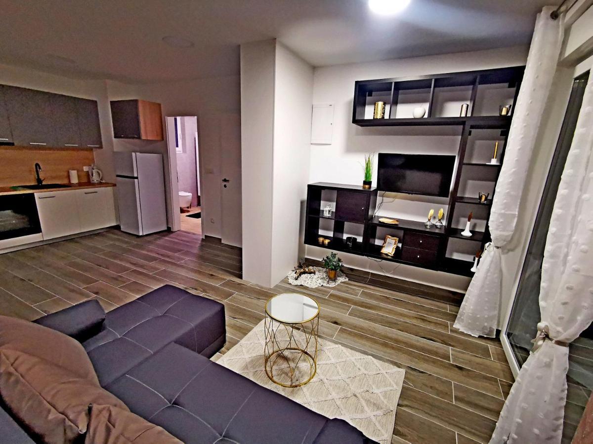 Golden - Self Check In Apartment โอซีเยก ภายนอก รูปภาพ