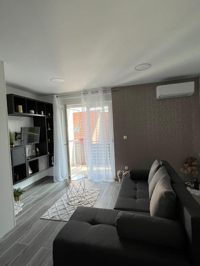 Golden - Self Check In Apartment โอซีเยก ภายนอก รูปภาพ