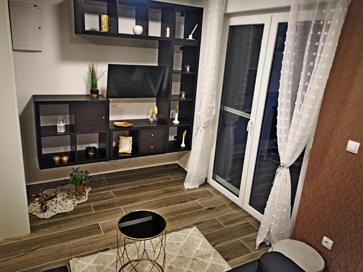 Golden - Self Check In Apartment โอซีเยก ภายนอก รูปภาพ