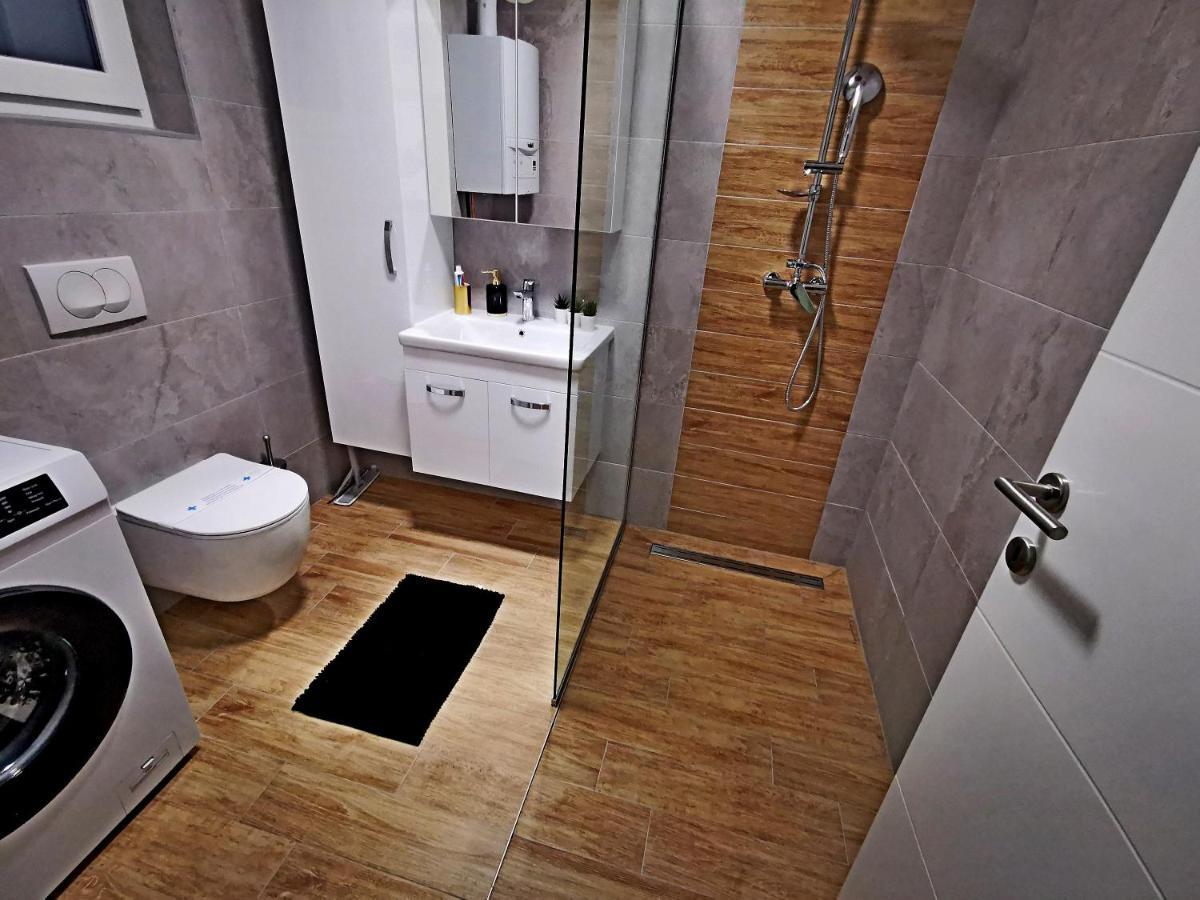 Golden - Self Check In Apartment โอซีเยก ภายนอก รูปภาพ