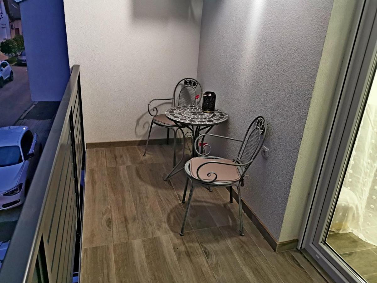 Golden - Self Check In Apartment โอซีเยก ภายนอก รูปภาพ