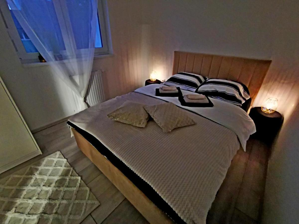 Golden - Self Check In Apartment โอซีเยก ภายนอก รูปภาพ