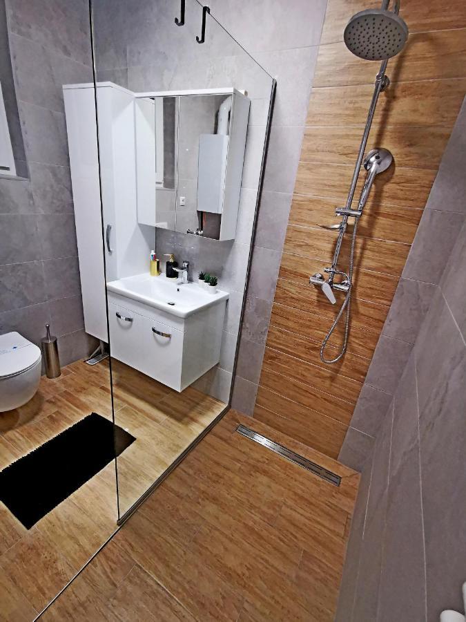 Golden - Self Check In Apartment โอซีเยก ภายนอก รูปภาพ