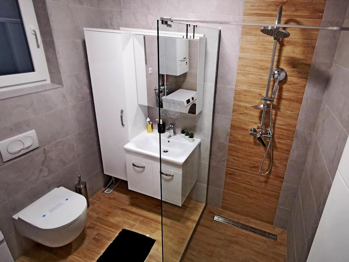 Golden - Self Check In Apartment โอซีเยก ภายนอก รูปภาพ