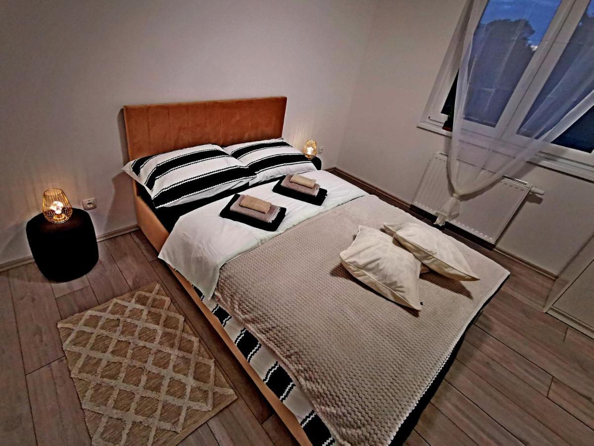 Golden - Self Check In Apartment โอซีเยก ภายนอก รูปภาพ
