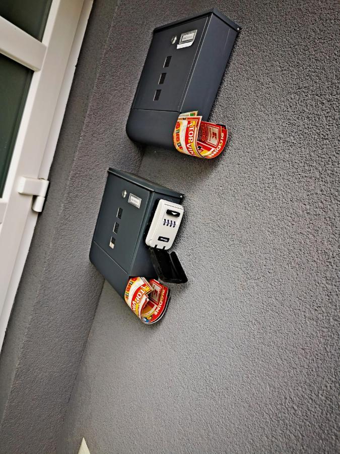 Golden - Self Check In Apartment โอซีเยก ภายนอก รูปภาพ
