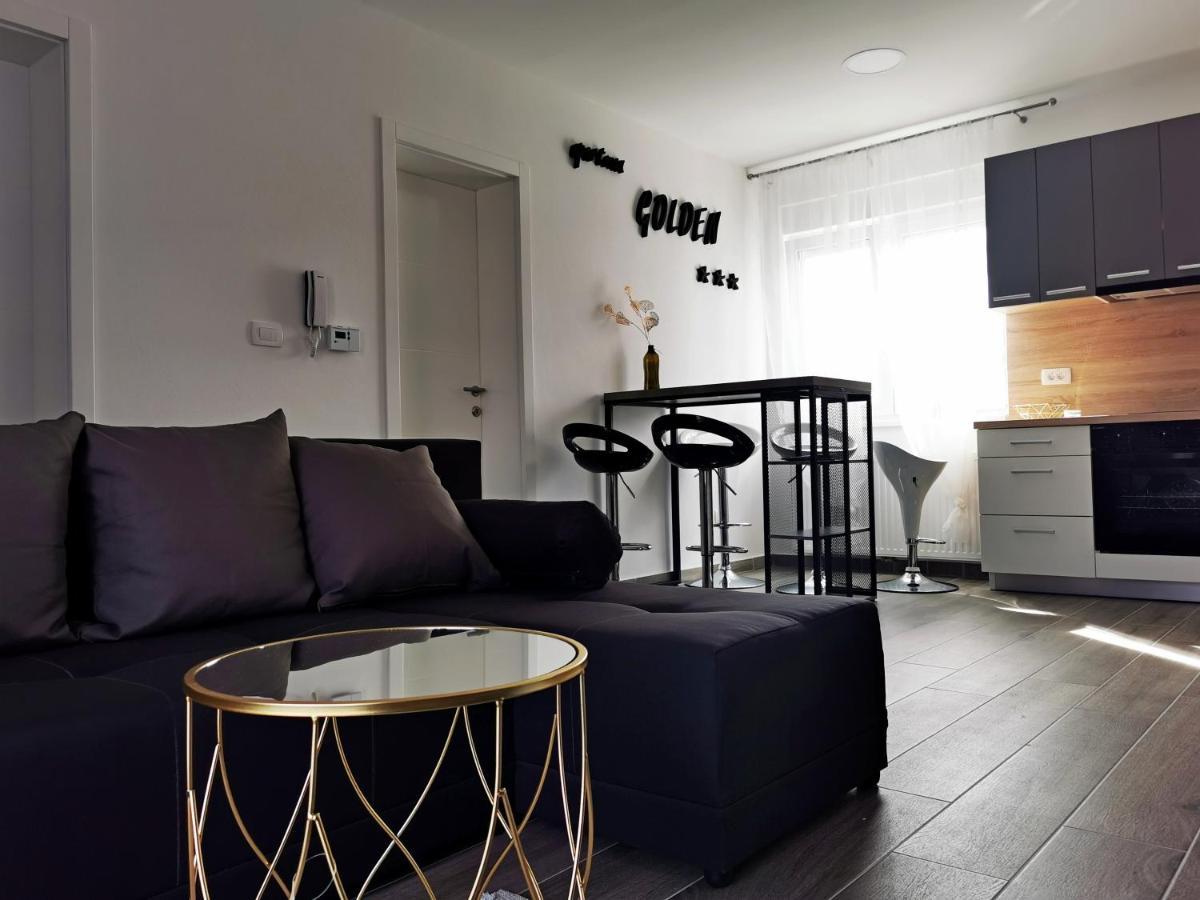 Golden - Self Check In Apartment โอซีเยก ภายนอก รูปภาพ