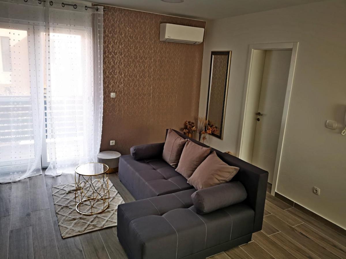 Golden - Self Check In Apartment โอซีเยก ภายนอก รูปภาพ